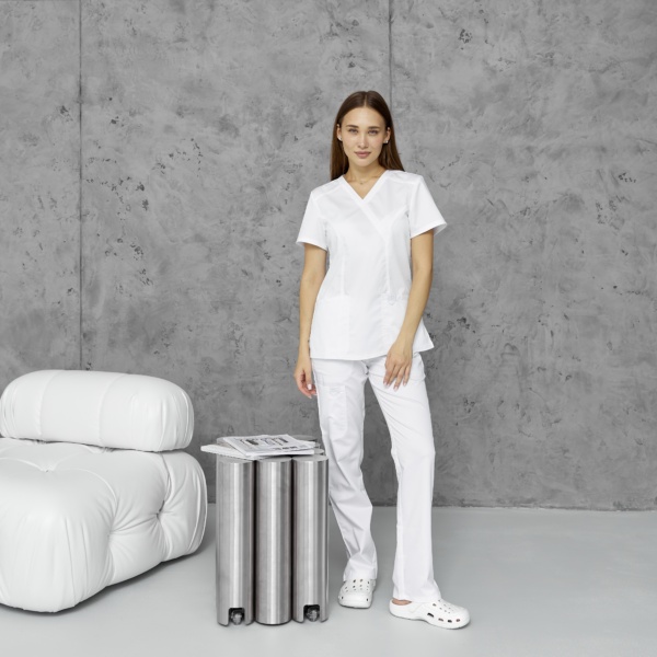 Женский медицинский костюм Cherokee Revolution белый