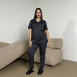 Женский медицинский костюм Cherokee Revolution графитовый — изображение 4