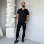 Медичний чоловічий костюм Revolution з V-подібним вирізом чорний