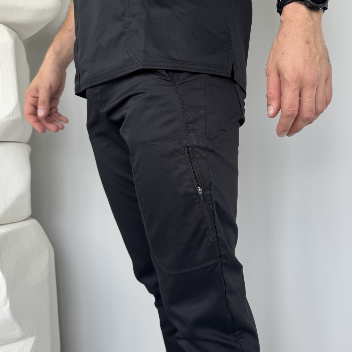 Медичний чоловічий костюм Revolution з V-подібним вирізом чорний - Зображення 9