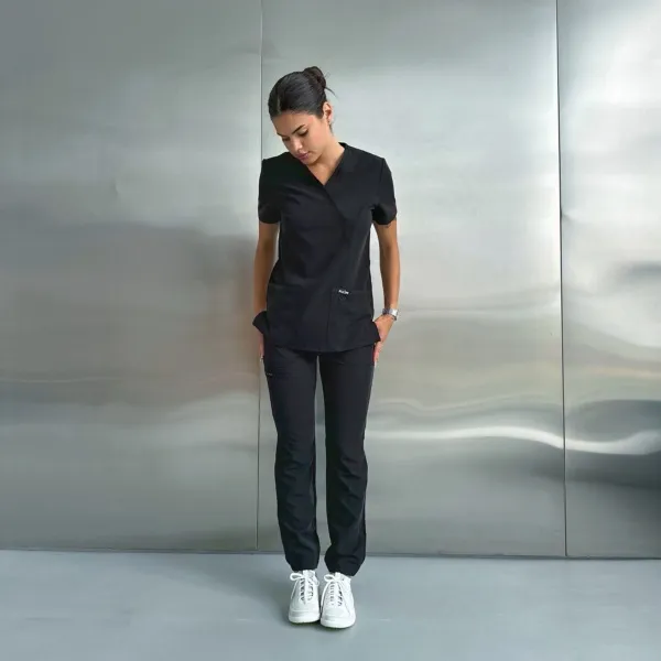 Жіночий медичний костюм Plum чорний
