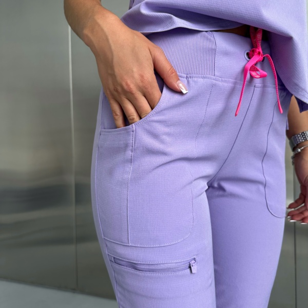 Женский медицинский костюм Med Couture лилового цвета