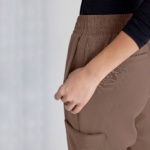 Медичний костюм із колекції Grey's Anatomy™ by Barco Evolve кавового кольору - Зображення 4