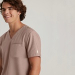 Мужской медицинский костюм Grey's Anatomy™ Evolve бежевый — изображение 7