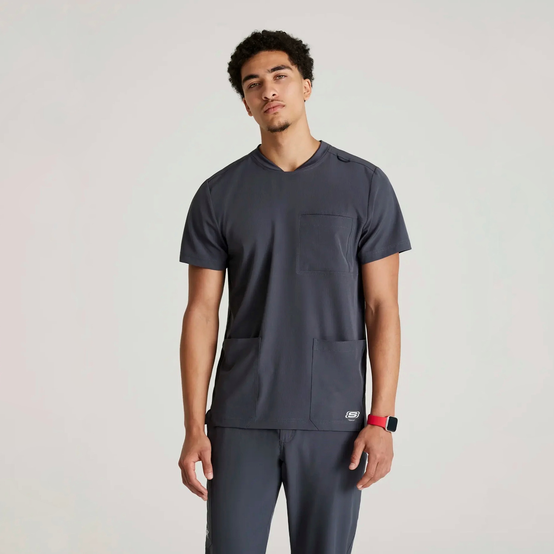 P-SKT193-18-Main_1296x Мужской медицинский костюм Skechers графитовый — изображение 1