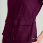 Женский медицинский костюм Grey's Anatomy Spandex Stretch винного цвета с широкими брюками (Win) — изображение 2